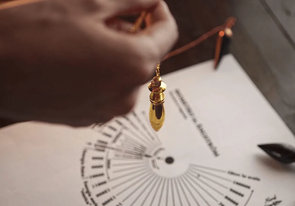 Qu'est-ce que la radiesthésie ? pendule et baguettes (guide 2026)